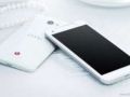 تسرب الصور الرسمية لهاتف HTC Deluxe باللونين الأبيض والأسود