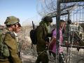 قوات الاحتلال تعتقل فلسطينيين بحوزتهما بندقية قرب مستوطنة جنوب بيت لحم