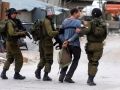 اعتقال ثمانية فلسطينين بينهم ضابط بعد اصابته بعيار ناري