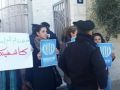 شبان يغلقون مقر الأمم المتحدة في حي الماصيون برام الله احتجاجاً على تجاهل القيق