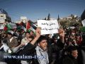 مسيرة لانهاء الانقسام تنقسم بعد اشتباك بالايدي وسط رام الله !!