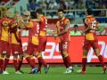 شاهد الفيديو : لاعب غلطة سراى يتعرض لكسر فى ساقه ومنافسه يبكى من الصدمة