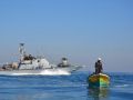 الاحتلال يستهدف الصيادين في بحر رفح وخان يونس والمزارعين في المحافظة الوسطى
