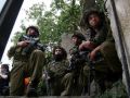 قوات الاحتلال على حاجز قلنديا تعتقل فلسطينيا بحوزته 8 عبوات ناسفه