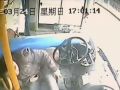 نجاة سائق حافلة وركابها من الموت بأعجوبة - شاهد الفيديو