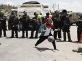 الاحتلال يقمع مباراة كرة قدم أمام سجن 'عوفر' تضامنا مع الأسرى - شاهد الصور