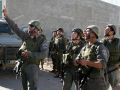 قوات الاحتلال تعتقل مواطنا بعد مداهمات في الخليل