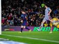 برشلونه يسحق اوساسونا بخماسيه وسوبر هاتريك لميسي - شاهد الاهداف