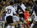 فيديو : كاسياس يصاب في يده اثر ضربة من زميله
