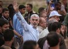 قيادي في حماس : السنوار خرج من الانفاق وتفقد مناطق الاشتباك