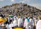 الحجاج يتوافدون إلى عرفات لأداء الركن الأعظم