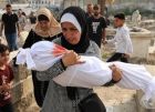 استشهاد طفل متأثرا بإصابته بقصف إسرائيلي وسط قطاع غزة