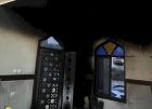 مستعمرون يحرقون مسجدًا في نابلس