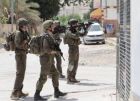 الاحتلال يُداهم منازل ويحتجز مواطنين في برقة شمال غربي نابلس