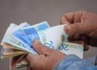 رواتب الموظفين على طاولة الحكومة الثلاثاء.. ومساعٍ لصرف 50% بحد أدنى 2000 شيكل