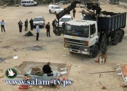 الإحتلال يعتدي على فتى في باب العمود ويسيطر على أراضي تمهيداً لمصادرتها