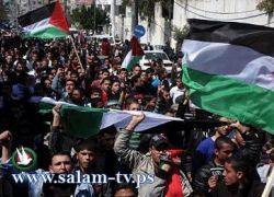 غزة والضفة تهتفان "الشعب يريد إنهاء الانقسام" - وشكاوى من البلطجية