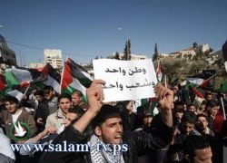 على دوار نابلس شباب اقسموا الاستمرار باعتصامهم حتى انهاء الانقسام