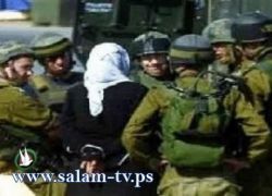 حارس اسرائيلي يحتجز طالبة فلسطينية ليحصل على رقم هاتفها