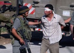 قوات الاحتلال تعتقل ثلاثة فتية في بلدة عزون