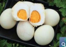 تناول البيض الكامل يُحسن مستوى الدهون في الدم ويساعد في السيطرة على الوزن