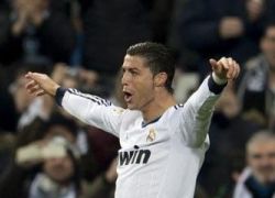 ريال مدريد يكتسح اشبيليه برباعيه ويستعد للمان يونايتد