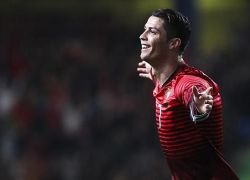 رونالدو يحمل عبء بلد بأكمله