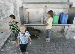 انقطاع شبه تام للماء والكهرباء والإتصالات والانترنت في غزة