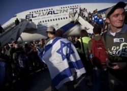 يهود أمريكا وكندا يصلون اسرائيل للانضمام للجيش الاسرائيلي