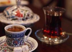 القهوة والشاى والثوم واللحوم الحمراء تتسبب فى تغيير لون الأسنان