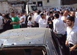 اصابة 3 اسرائيليين بعد سقوط صاروخ للمقاومة على كنيس في اسدود