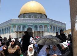 ربع مليون فلسطيني يؤدون الصلاة في الأقصى اليوم