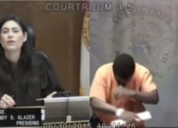 فيديو - لحظة تعرف القاضية على زميل طفولتها المتّهم في المحكمة