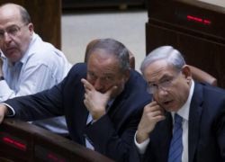 يعلون: ليبرمان 'زعيم عصابة'