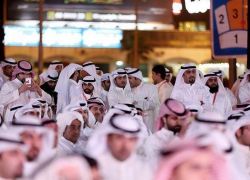 الكويتيون يتوجهون إلى صناديق الاقتراع لاختيار برلمان جديد