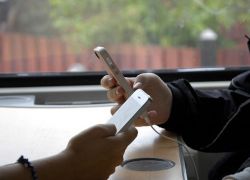 هذا التطبيق يخفي محتويات شاشة هاتفك عن أعين المتطفّلين
