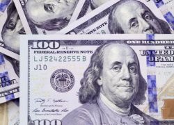 خبراء يؤكدون : الدولار سيواصل الهبوط