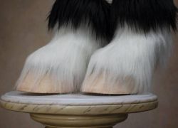 آخر صيحات الموصة ...حذاء "رجل الماعز" بسعر يصل لـ 524 دولار