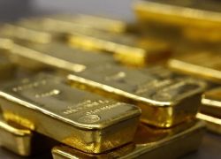 الذهب يستقر قرب ذروة عدة أشهر