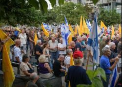 مئات الجنود والضباط يطالبون نتنياهو بوقف الحرب وعقد صفقة أسرى