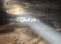 اقتحام بيتونيا: الاحتلال يُجبر أسيرًا على تحديد موقع صواريخ ويُفجّرها داخل مخزن