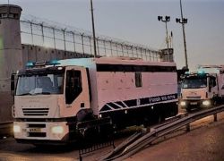 إسرائيل تبدأ بنقل الأسرى الفلسطينيين تمهيداً لإطلاق سراحهم