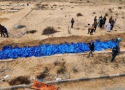 الاحتلال يسلم 15 جثمانا لشهداء من قطاع غزة