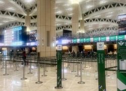 السعودية تمدد إغلاق مطار الرياض حتى السبت