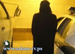 شاب يحضر فرحاً نسائياً متنقباً