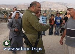قوات الاحتلال تعتقل شابين على حاجز حواره بحجة حيازتهما متفجرات