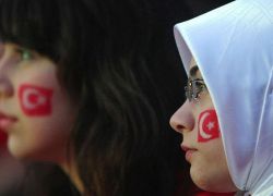 تركيا تسمح بارتداء الحجاب في صفوف الجيش
