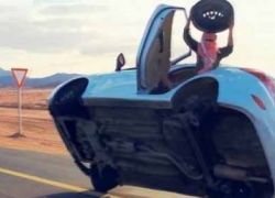 بالفيديو : شبان يقومون بتغيير عجلات السياره اثناء قيادتها على عجلين !!