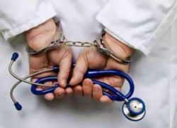 القبض على مواطن يمارس الطب دون شهادة