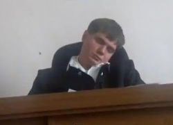 استقالة قاض في روسيا بعدما صور نائما خلال جلسة محاكمة ـ شاهد الفيديو